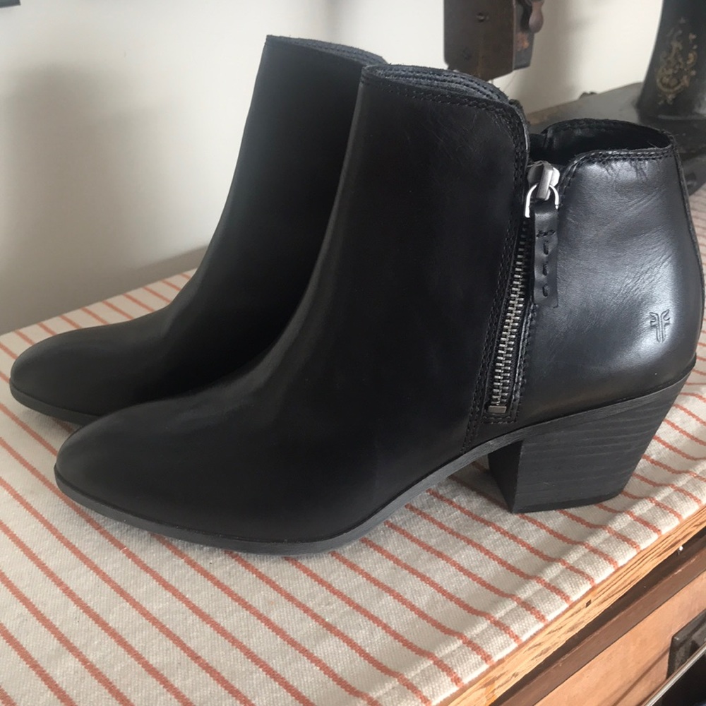 Frye Judith Double Zip Booties NNT